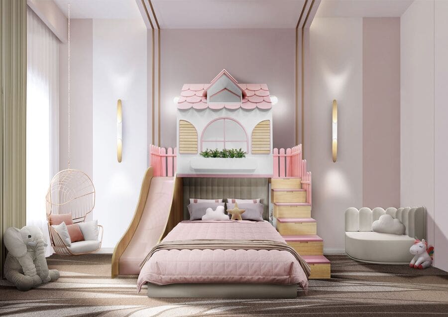 Mẫu thiết kế dùng thảm sàn và tông màu hồng sơn tường làm nền, bên trên là chiếc giường cách điệu lớn sẽ giúp cho các bé gái luôn luôn cảm thấy thoải mái mỗi khi được vận động trong không gian phòng ngủ yêu thích của mình.