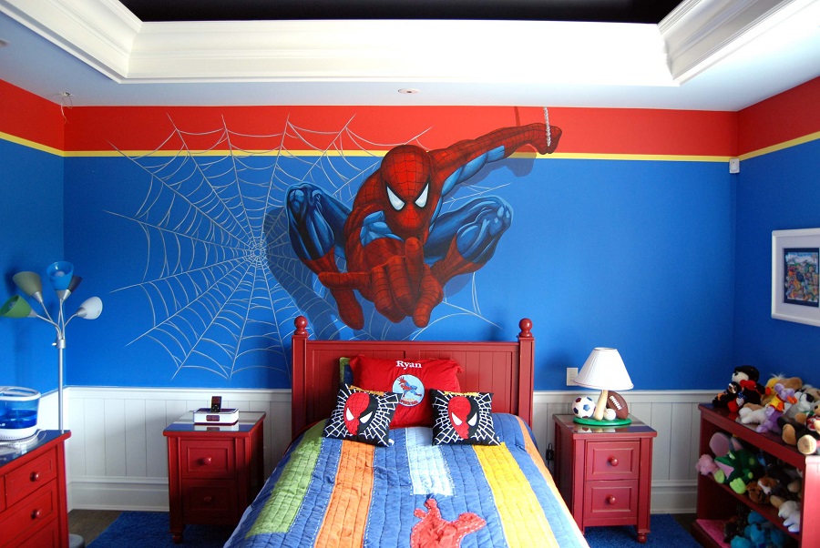 Các bé trai nhỏ tuổi thường rất thích các nhân vật hoạt hình. Vì thế, kiểu thiết kế phòng ngủ cho bé trai 4 tuổi với họa tiết người nhện spiderman chắc chắn sẽ làm các bé thích mê.